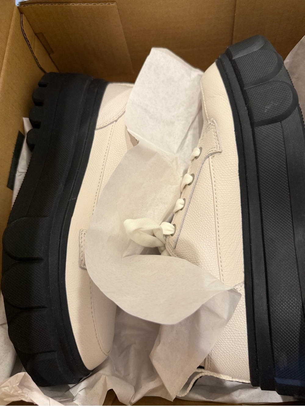 Sorel BNIB Women’s White Low-Top Sneakers with Black Soles. Waterproof. - Picture 7 of 7